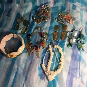 8 piece assortment of jewelry